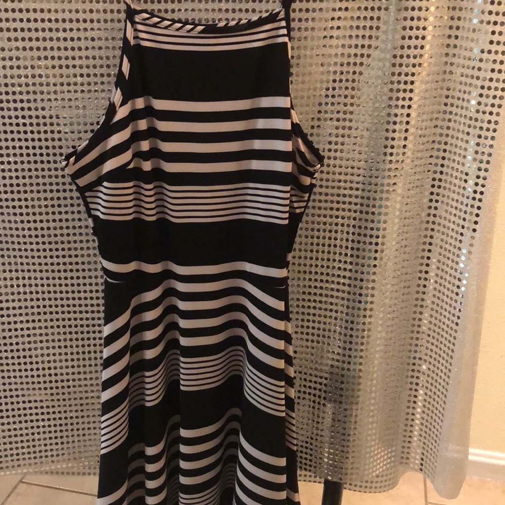 5/$20🎀Two cute fun summer dresses. - Picture 3 of 4